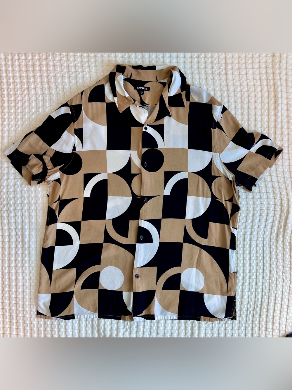 Express Men’s XL Black Tan White Abstract Geometric Short Sleeve Button Up Shirt